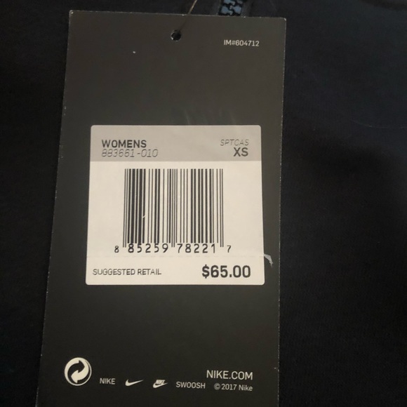 Nike zip up. Size XS. Never worn, new w tags - Picture 3 of 3